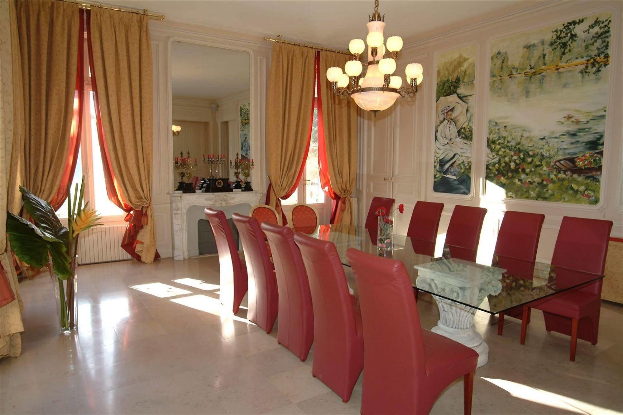 Chateau De La Dame Blanche - Logis Geneuille Luaran gambar